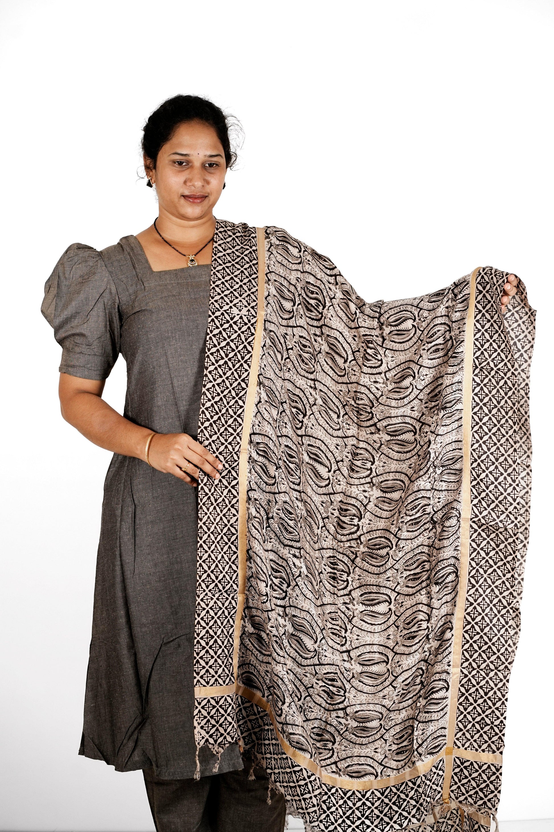 Kalamkari Dupatta - Manav Kalamkari