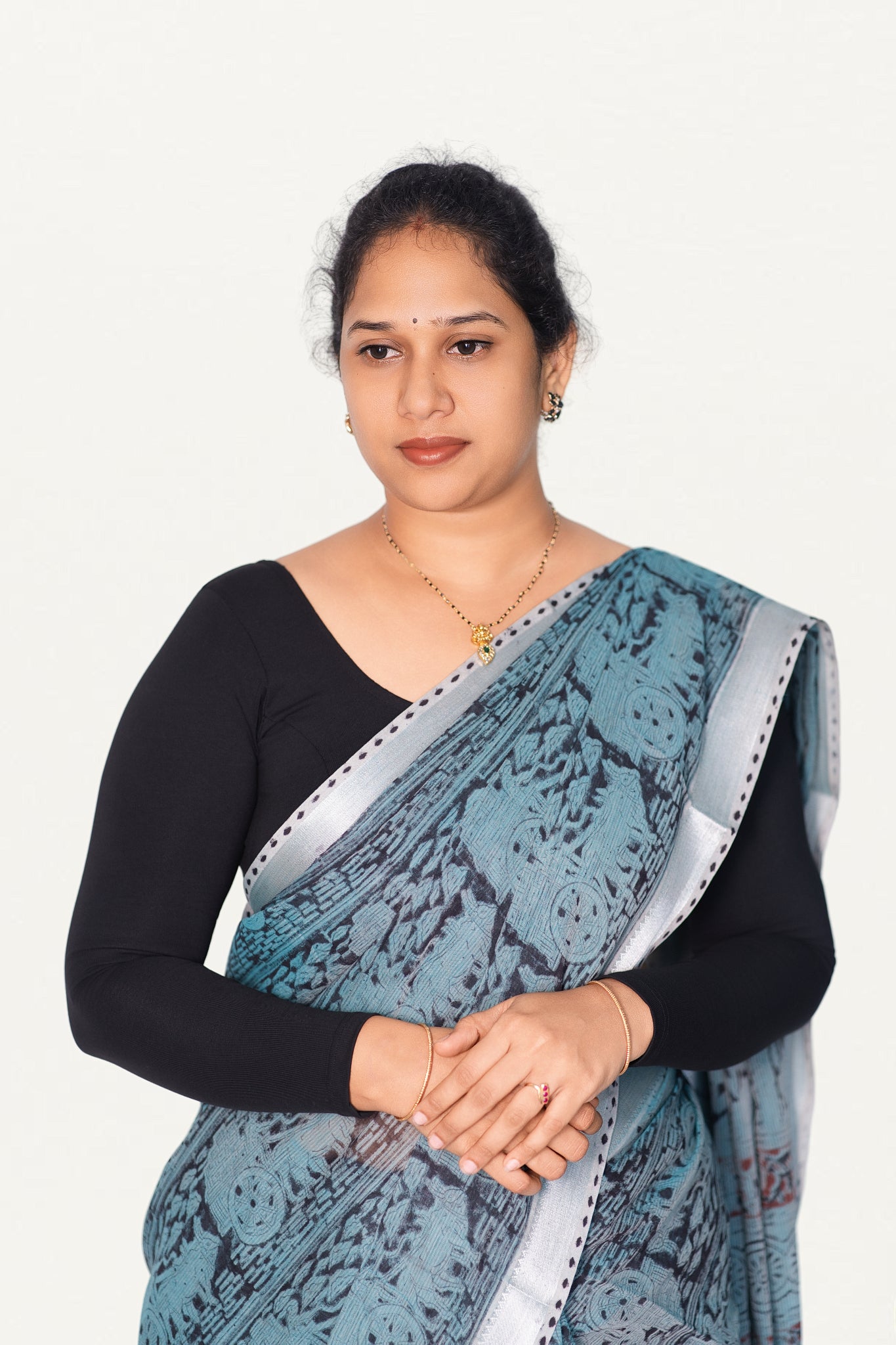 ROUND NECK FULL HANDS STRECHBLE BLOUSE BLACK