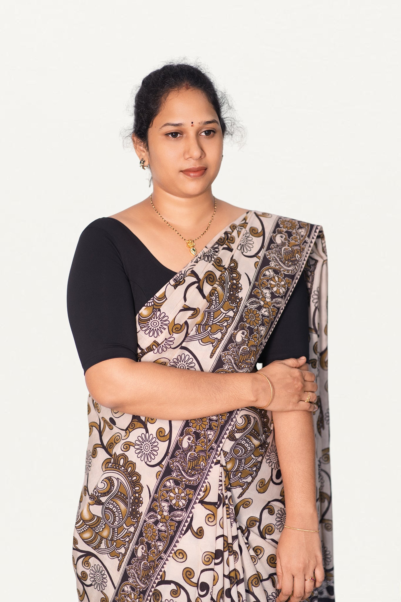 ROUND NECK 10 INCH HANDS STRECHBLE BLOUSE